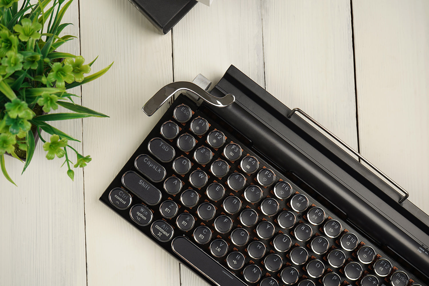 TW1867_Black_Typewriter_Keyboa